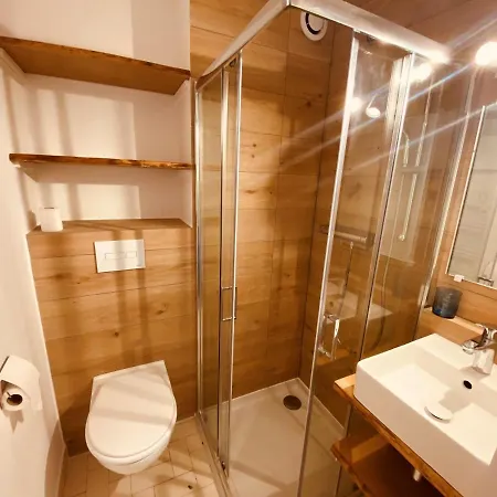 Moderne Avec Balcon Et Garage, Proche Piste Verte Et Centre, - Fr-1-459-118