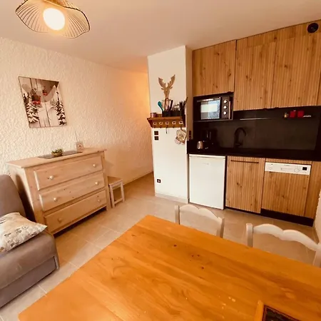 Apartment Moderne Avec Balcon Et Garage, Proche Piste Verte Et Centre, - Fr-1-459-118